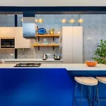 Elegant 2br + Gourmet Kitchen | Mid-term *