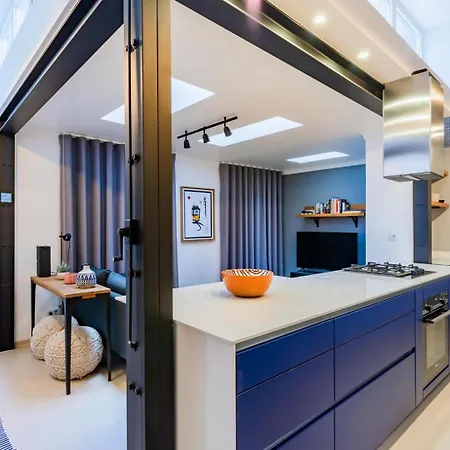 Elegant 2br + Gourmet Kitchen | Mid-term Lägenhet