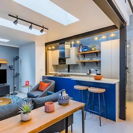 Elegant 2br + Gourmet Kitchen | Mid-term *