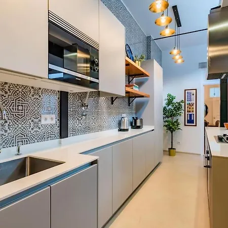 Wfh Luxury With Gourmet Kitchen Lisbon