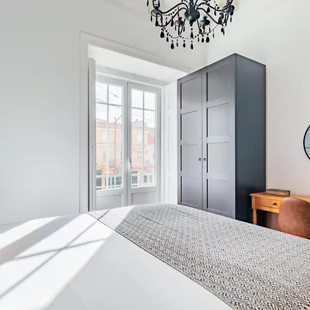 Elegant 2br + Gourmet Kitchen | Mid-term Apartament Lizbona