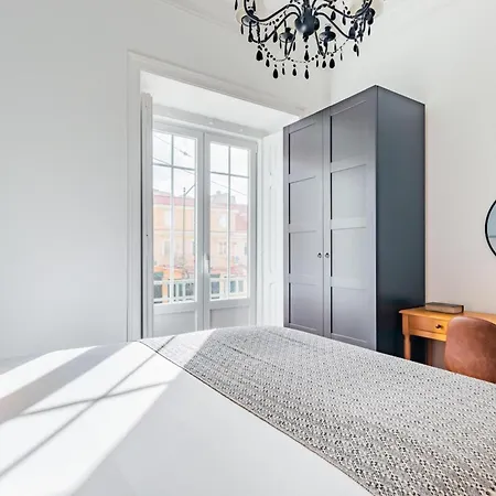 Elegant 2br + Gourmet Kitchen | Mid-term * Lisboa