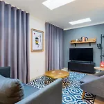 Elegant 2br + Gourmet Kitchen | Mid-term Apartment Lisbon