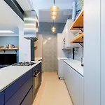 Elegant 2br + Gourmet Kitchen | Mid-term