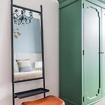 Elegant 2br + Gourmet Kitchen | Mid-term * Lisbon